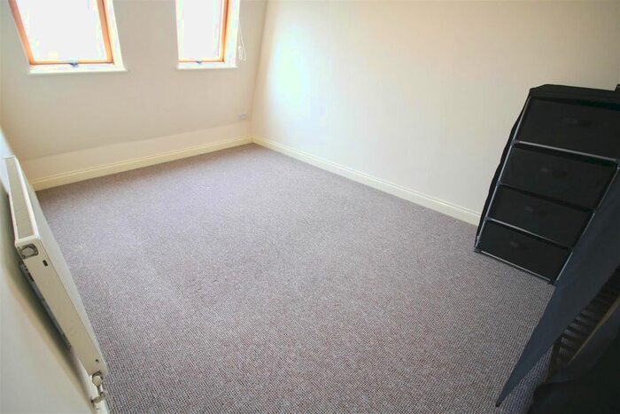 2 Bedroom Flat To Rent In High Street, Cosham, Portsmouth, PO6