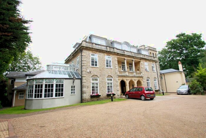 3 Bedroom Apartment To Rent In Mavelstone Road, Bromley, BR1