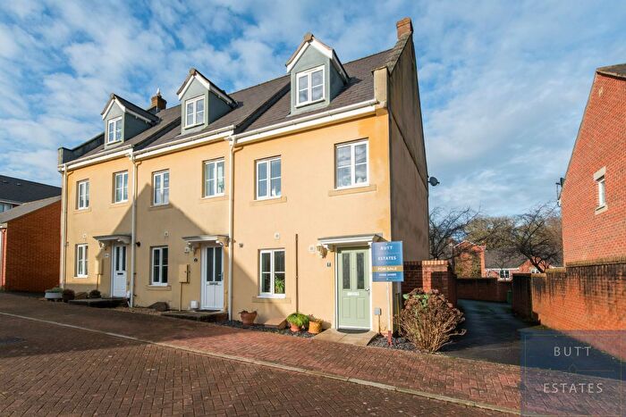 3 Bedroom End Terrace House For Sale In Norman Mews, Exeter, EX2
