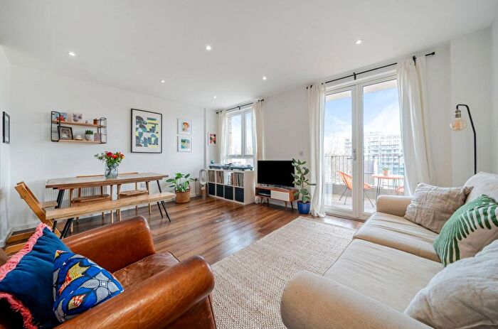 2 Bedroom Flat For Sale In Rosenburg Road, Acton, London, W3