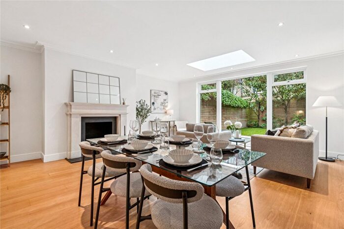5 Bedroom Detached House For Sale In Denning Mews, SW12