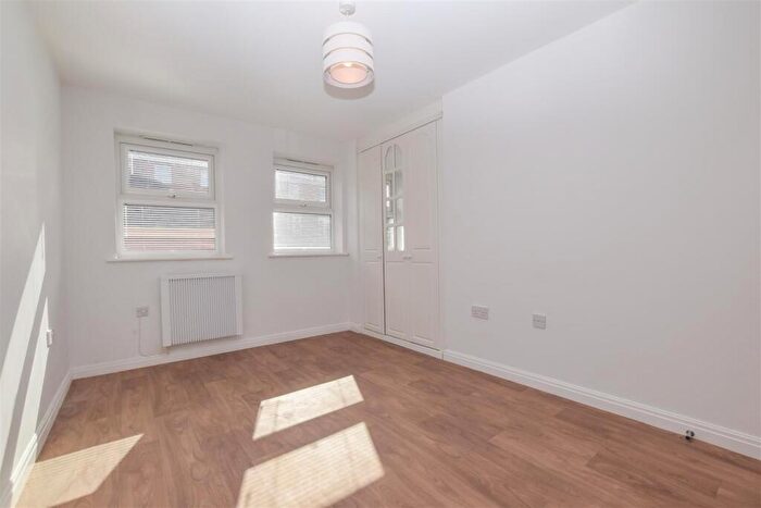 2 Bedroom Apartment To Rent In Millfield, Neston, Cheshire, CH64