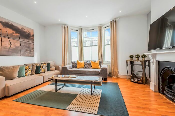 5 Bedroom Maisonette To Rent In Loftus Road, Shepherds Bush, London, W12