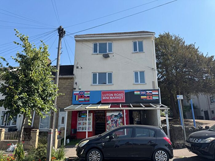 1 Bedroom Flat To Rent In Kings Court, Luton Road, Chatham, Kent, ME4