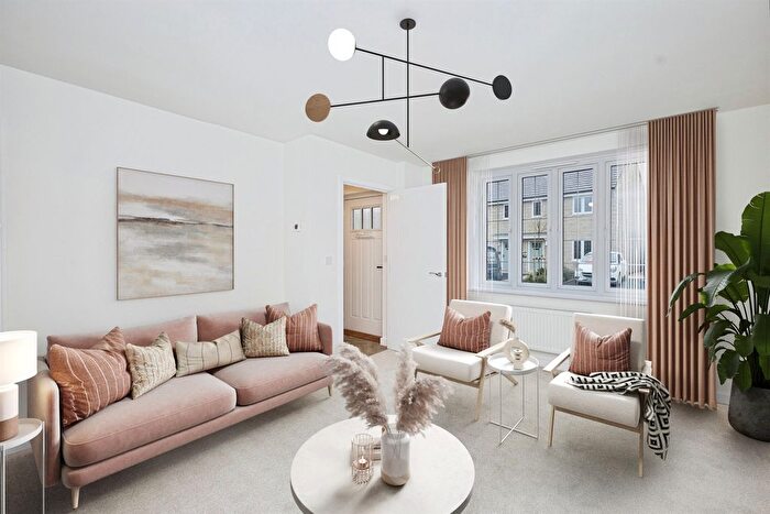 3 Bedroom Semi Detached House For Sale In Maple Drive, Somerton, TA11