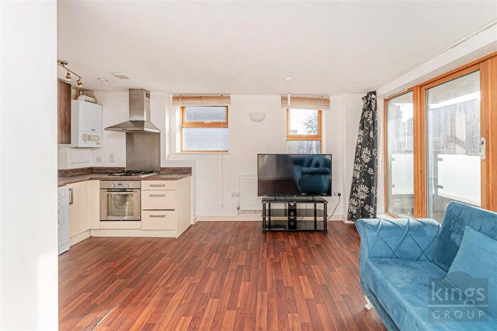1 Bedroom Flat For Sale In Hampden Lane, London, N17