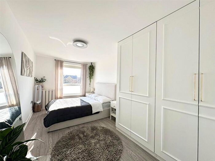 1 Bedroom Flat For Sale In Lett Lane, Castle Hill, Ebbsfleet Garden City, Kent, DA10