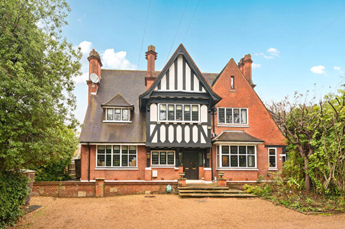 2 Bedroom Flat For Sale In Frithwood Avenue, Northwood, HA6