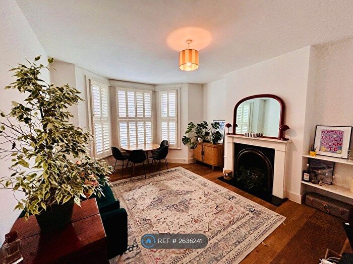 2 Bedroom Flat To Rent In Cavendish Road, London, SW12