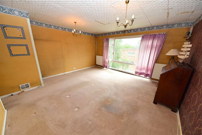 2 Bedroom Flat For Sale In Walmead Croft, Harborne, Birmingham, B17