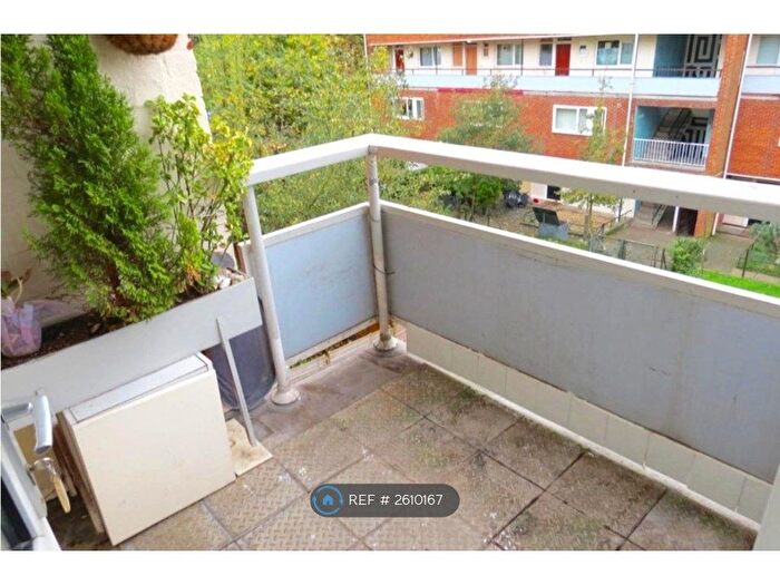 3 Bedroom Maisonette To Rent In Buriton House, London, SW15