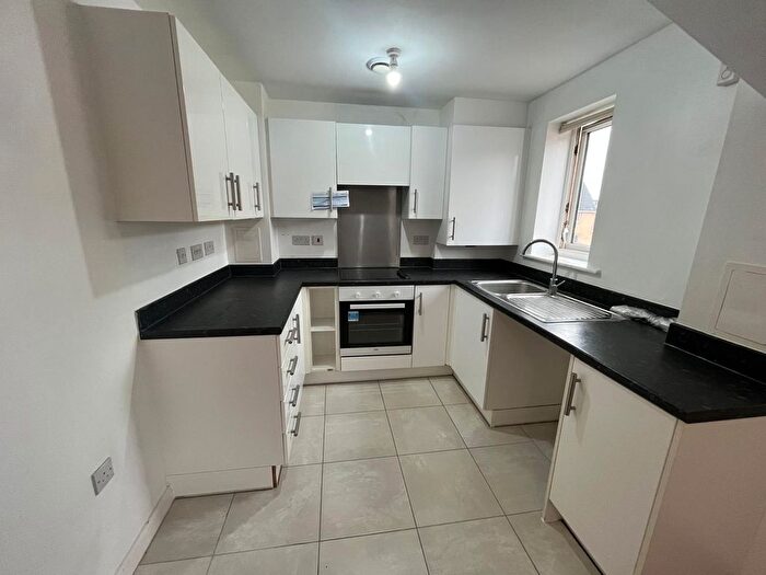 2 Bedroom Flat To Rent In Varcoe Gardens, UB3