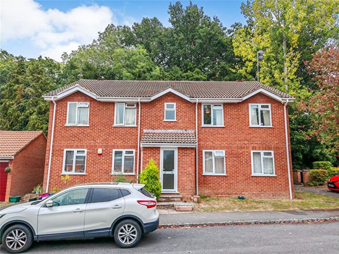 2 Bedroom Flat To Rent In Hazel Coppice, Hook, Hampshire, RG27