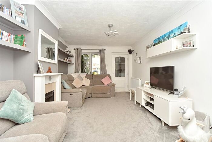 4 Bedroom Semi-Detached House For Sale In Oakleigh Close, Walderslade, Chatham, Kent, ME5