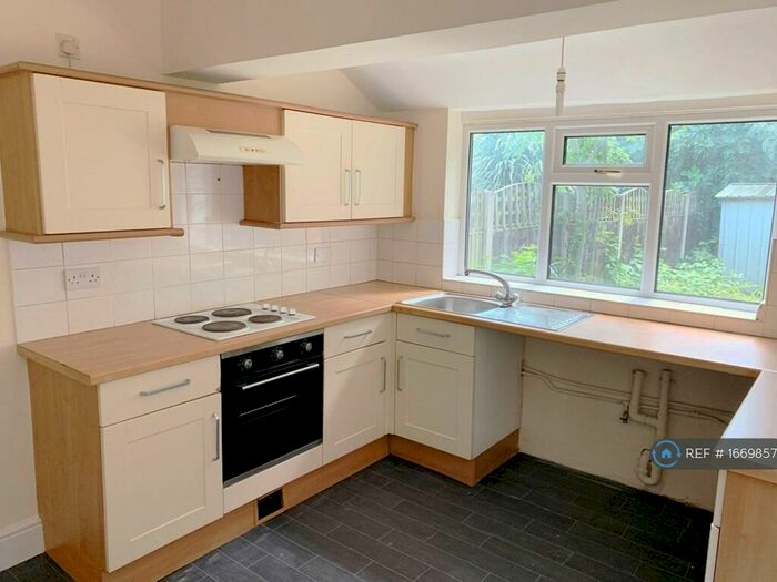 1 Bedroom Flat To Rent In Nottingham Road, Mansfield, NG18