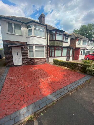 3 Bedroom Semi-Detached House To Rent In Farnhurst Road, Birmingham, B36