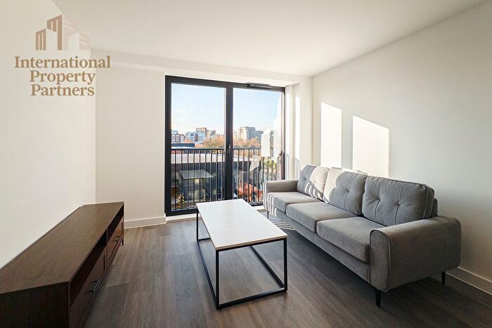 2 Bedroom Flat To Rent In Berkeley Square, Ordsall Lane, Salford, M5