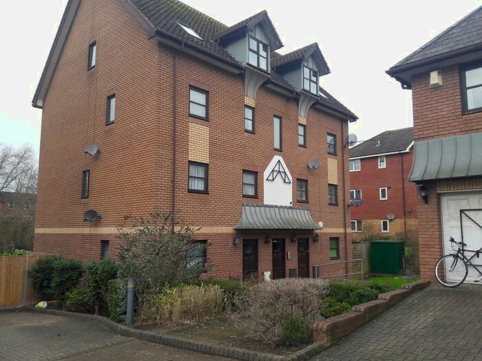 3 Bedroom Maisonette To Rent In Butlers Walk, Bristol, BS5