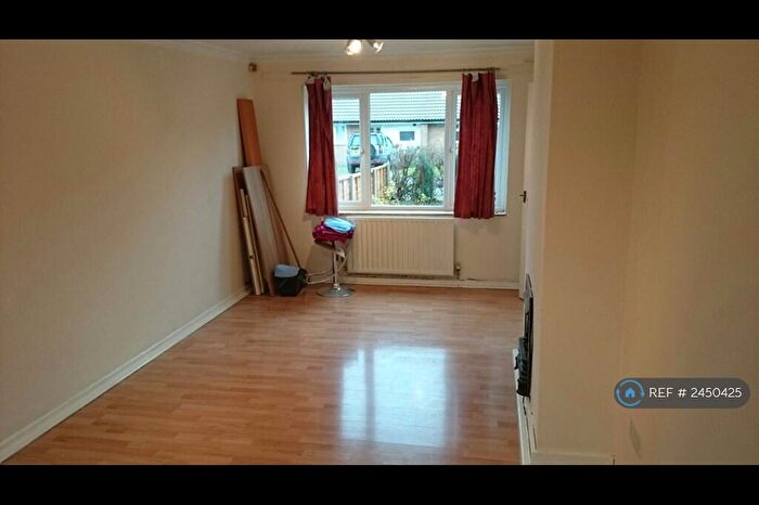 3 Bedroom Semi-Detached House To Rent In Broomfields Close, Solihull, B91