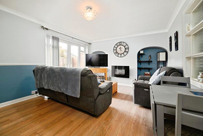 3 Bedroom Terraced House For Sale In Powerscourt Road, Portsmouth, PO2