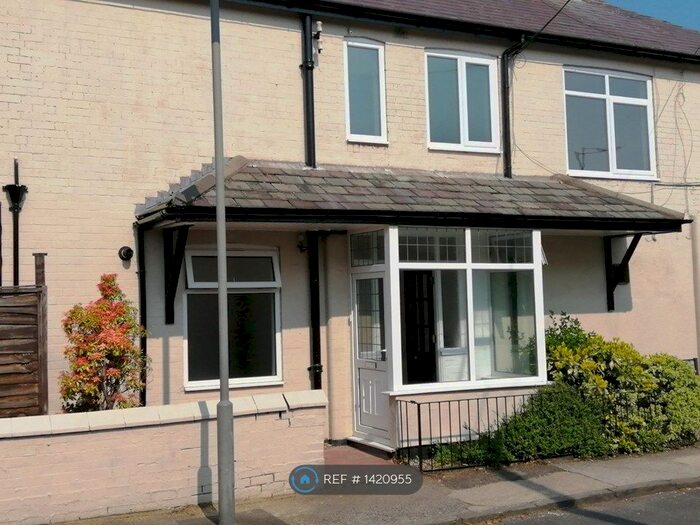 3 Bedroom Flat To Rent In Stoneycroft Close, Liverpool, L13