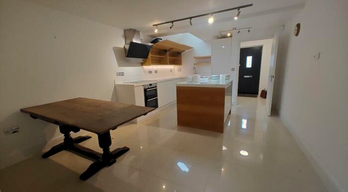 2 Bedroom Detached House To Rent In Esher, Surrey, KT10