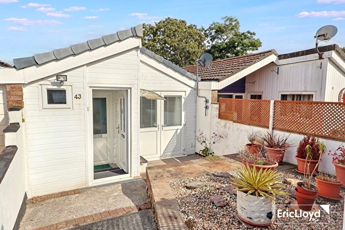 2 Bedroom Bungalow For Sale In Cumber Drive, Brixham, TQ5