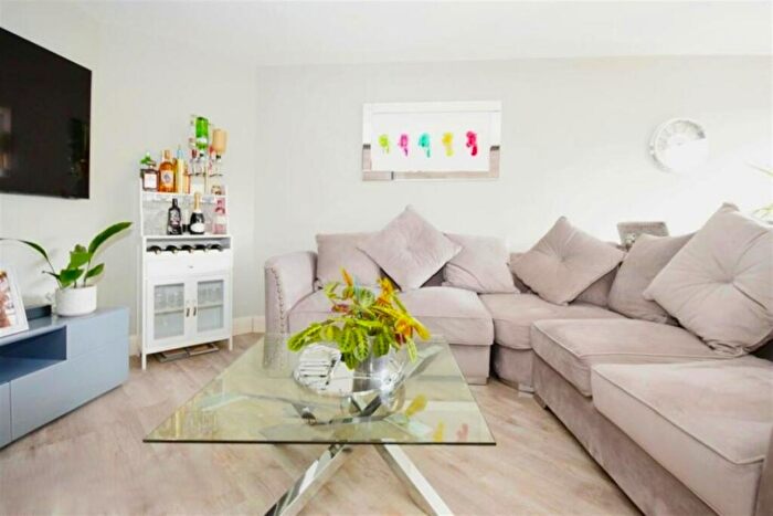 2 Bedroom Apartment To Rent In High Road, Benfleet, SS7