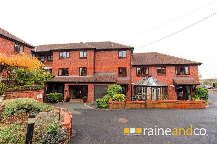 1 Bedroom Flat For Sale In The Ridgeway, Codicote, SG4