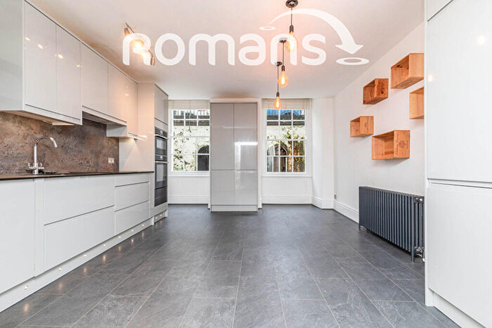 3 Bedroom Flat To Rent In Cornwallis Crescent, Bristol, BS8