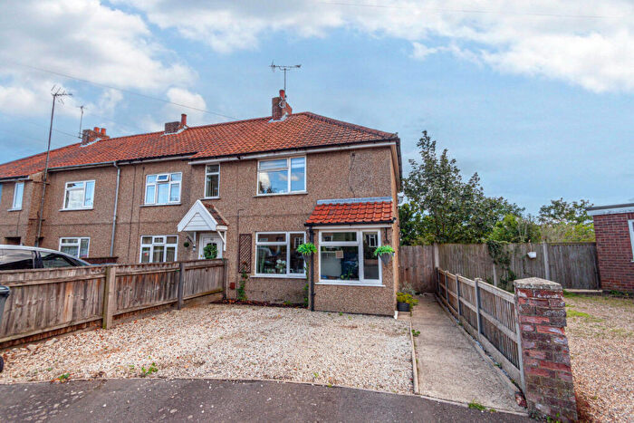 2 Bedroom Semi-Detached House For Sale In Warwick Avenue, Woodbridge, IP12