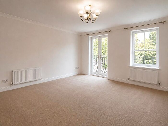 2 Bedroom Flat To Rent In Devonshire House, Woodside Avenue, N12