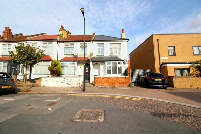 2 Bedroom Flat For Sale In Kimberley Road, Walthamstow, E17