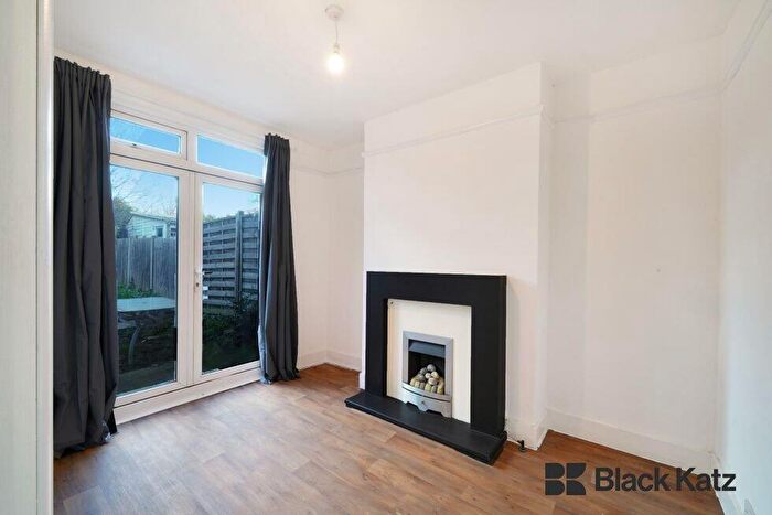 4 Bedroom Flat To Rent In St. Barnabas Road, Tooting, CR4