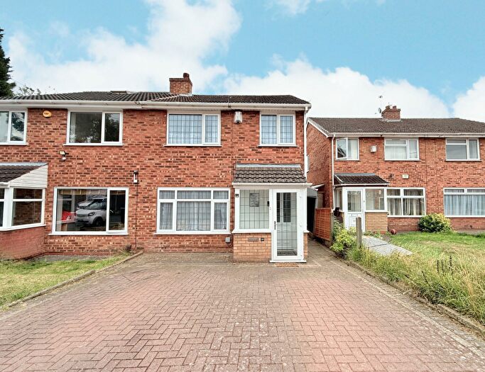 3 Bedroom Semi-Detached House For Sale In Sherwood Close, Hall Green, B28