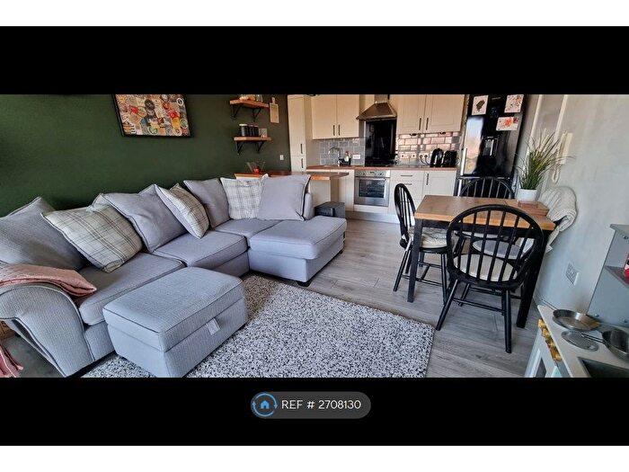 2 Bedroom Flat To Rent In The Gateway North, Leeds, LS9