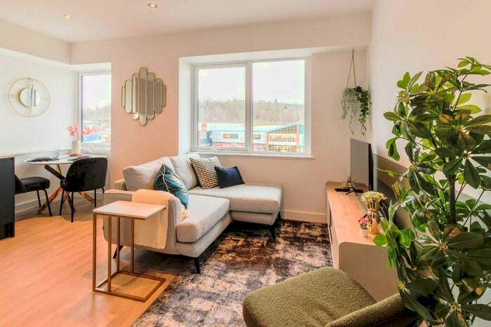 1 Bedroom Apartment To Rent In Brighton Road, Redhill, Surrey, RH1