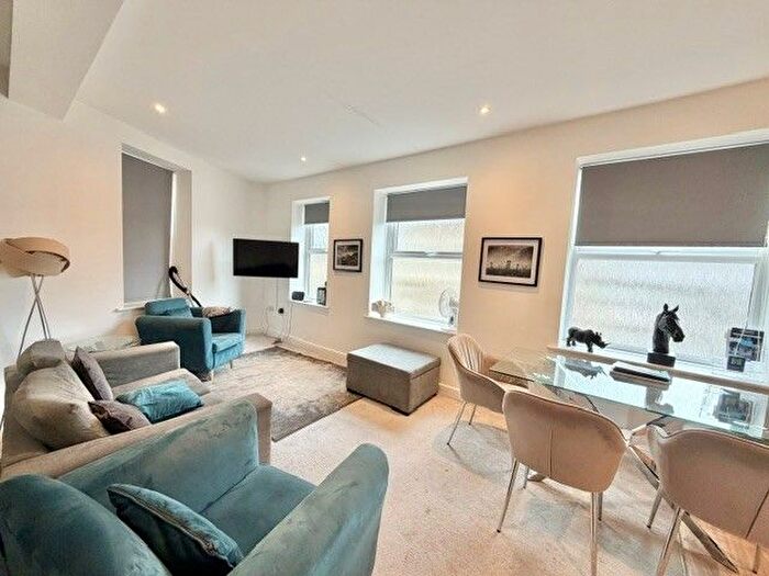 3 Bedroom Flat To Rent In St. Johns Lane, Halifax, HX1