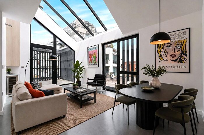 3 Bedroom Flat To Rent In Holmes Road, Kentish Town, London, NW5