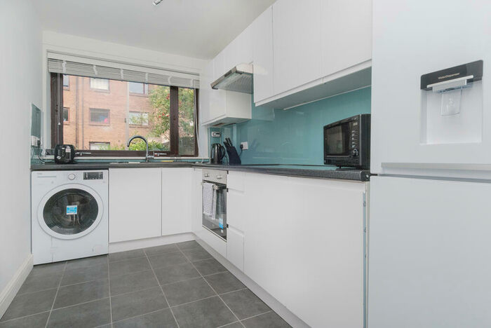 1 Bedroom Flat To Rent In New Johns Place Edinburgh United Kingdom, EH8