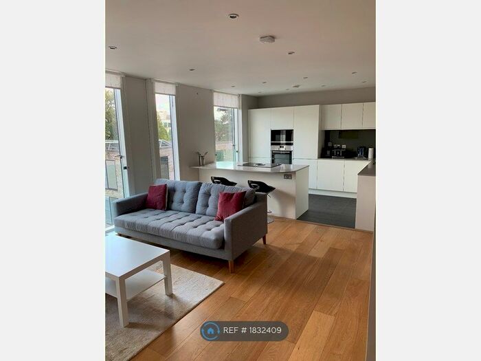 2 Bedroom Flat To Rent In Kingfisher Way, Cambridge, CB2