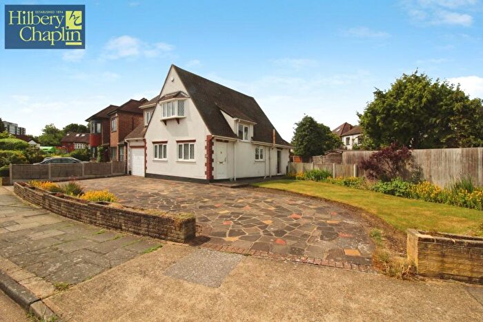 3 Bedroom Detached House For Sale In Manor Crescent, Hornchurch, RM11