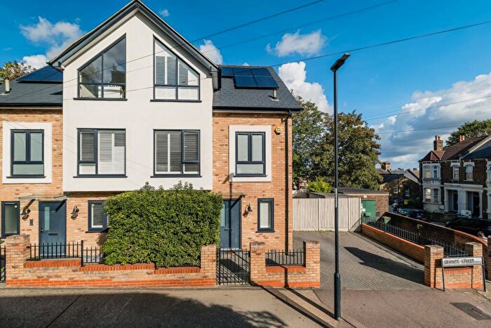 4 Bedroom Semi-Detached House For Sale In Granite Street, London, SE18