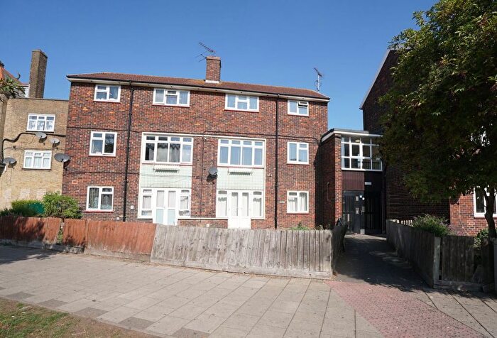 1 Bedroom Flat To Rent In Bastable Avenue, Barking, IG11