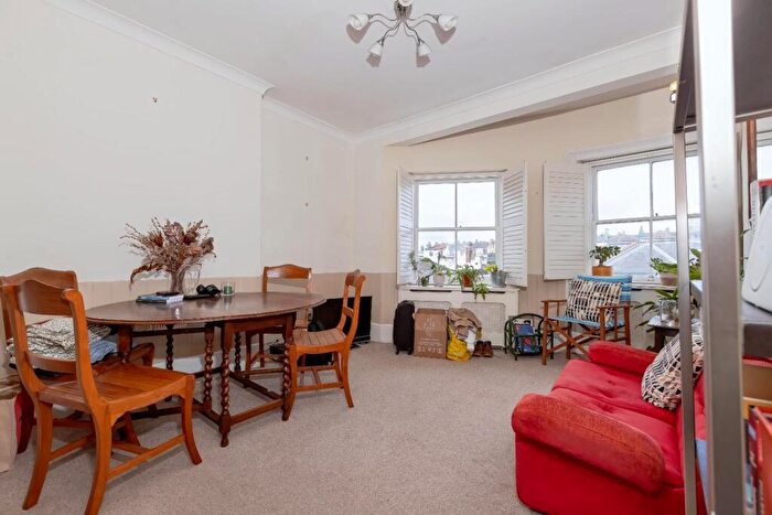 2 Bedroom Apartment To Rent In Lansdowne Place, Hove, BN3
