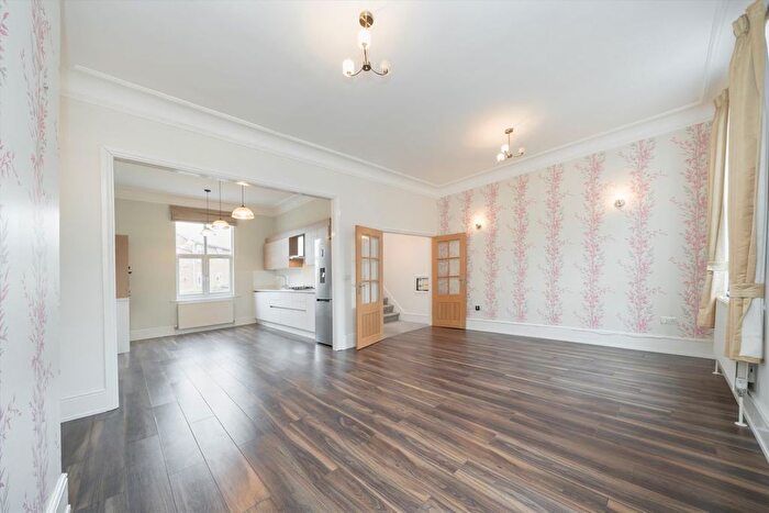 2 Bedroom Flat To Rent In Dartmouth Park Hill, Kentish Town, NW5