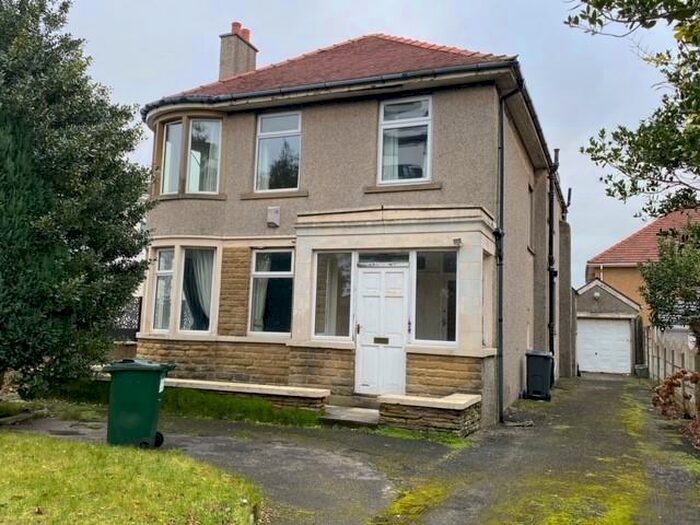 2 Bedroom Apartment To Rent In Broadway, Morecambe, LA4