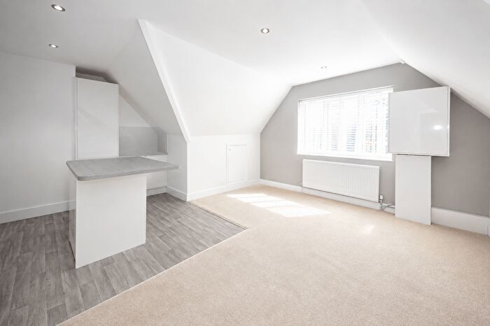 2 Bedroom Flat To Rent In Blagdens Close, Southgate, London, N14