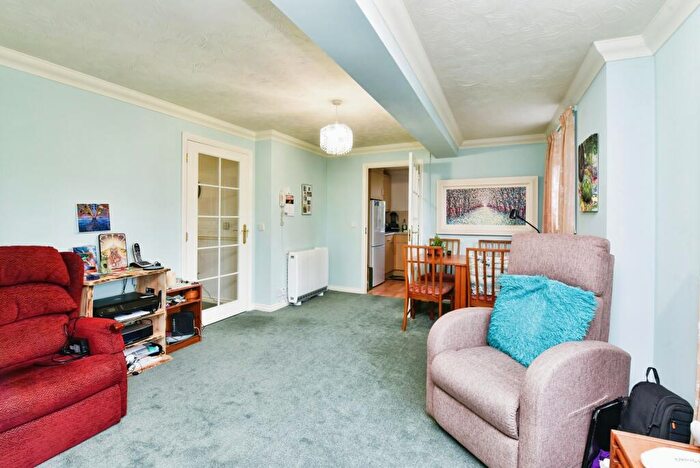 1 Bedroom Flat For Sale In Magdalene Street, Glastonbury, Somerset, BA6