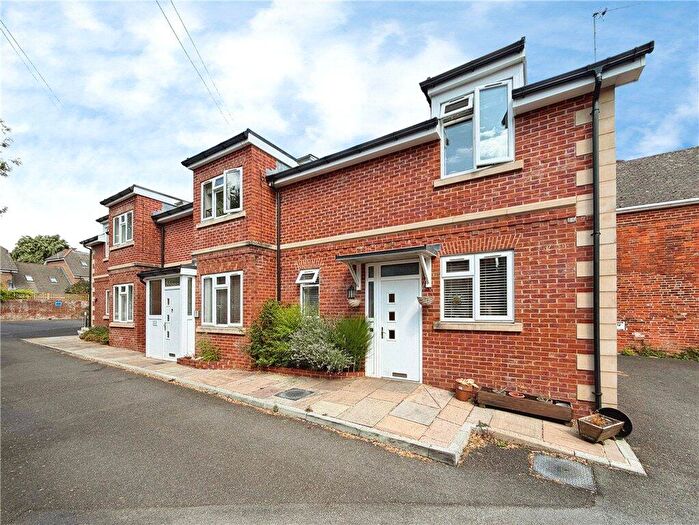 2 Bedroom Apartment For Sale In The Hundred, Romsey, Hampshire, SO51